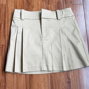Aritizia Sunday Best Tan Pleated Mini Skirt